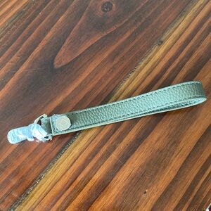 NWT/ Thirty-One Wristlet Strap/ Ooh-Kala Olive Pebble